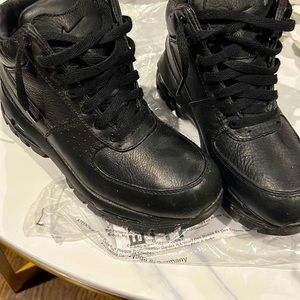 Nike ACGs, Boys size 6